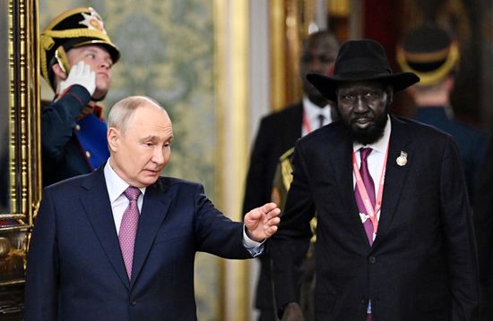 Russian President Vladimir Putin and President of the Republic of South Sudan Salva Kiir during a meeting held on the sidelines of the 3rd Russia-Africa Summit and Forum in Moscow. Location: Moscow. Author: Sergey Bobylev/Sputnik. Russian President Vladimir Putin meets with President of the Republic of South Sudan Salva Kiir