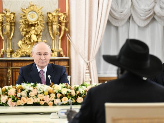 Russian President Vladimir Putin and President of the Republic of South Sudan Salva Kiir during a meeting on the sidelines of the 3rd Russia-Africa Summit in Moscow. Location: Russia, Moscow. Author: Vladimir Astapkovich/Sputnik. Russian President Vladimir Putin meets with President of the Republic of South Sudan Salva Kiir